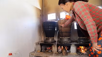 Làng hơn 200 năm nấu rượu trong nồi đồng