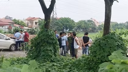 Nam thanh niên nghi sốc ma túy chết gục cạnh chiếc xe máy