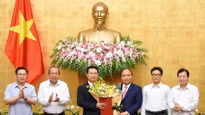 Thủ tướng trao Quyết định giao quyền Bộ trưởng Thông tin và Truyền thông