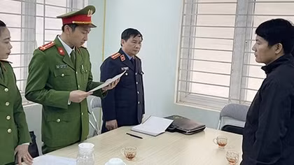 Nguyên Giám đốc và cán bộ Văn phòng đăng ký quyền sử dụng đất bị khởi tố 