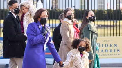 Phó Tổng thống Mỹ Kamala Harris “gây sốt” trong người dân vùng Caribe và Ấn Độ