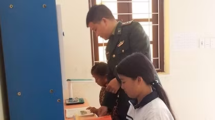 Những đứa trẻ lớn lên trong mái ấm biên phòng
