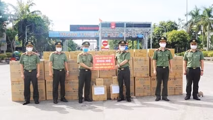 Công an tỉnh Hà Tĩnh ủng hộ Công an tỉnh Nghệ An phòng, chống dịch COVID- 19