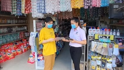 Cần ưu tiên tiêm vaccine COVID-19 cho nhóm nhân viên bán hàng thiết yếu