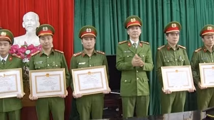Khen thưởng đột xuất về thành tích phá án ma túy của Công an Hà Nam