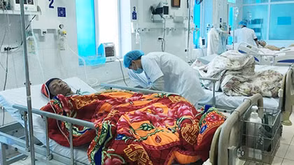 Hỗ trợ trực tiếp nạn nhân bị ngộ độc thực phẩm tại Lai Châu