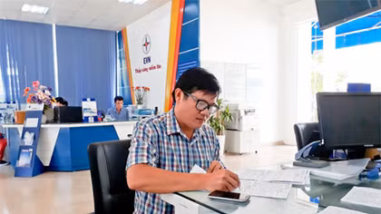 EVNNPC đặt mục tiêu năm 2019 có 3,5 triệu khách hàng thanh toán tiền điện qua ngân hàng
