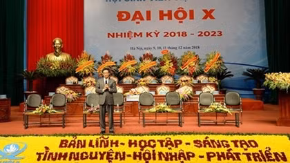 Phó Thủ tướng Vũ Đức Đam đối thoại cùng đại biểu sinh viên