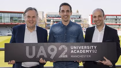 Danh thủ Gary Neville mở trường đại học