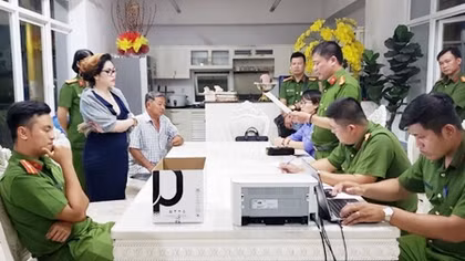 Bắt nữ giám đốc bán dự án "ma"