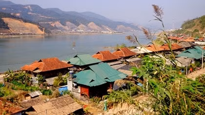 Xuân về ở “thị xã hẹp trong một tầm tiếng gọi"