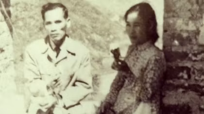 Bà Tôn Lệ Minh - vợ nhà thơ Lưu Trọng Lư: “Em chải lại đời anh”