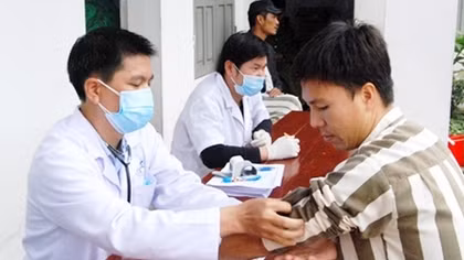 Bác sĩ trại giam và chuyện thăm, khám bệnh nhân đặc biệt
