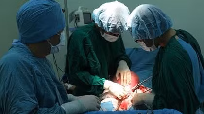 Bóc thành công khối u nặng 3,5kg trong bụng một phụ nữ