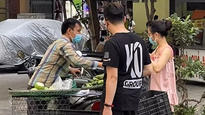 Gánh hàng rong lao đao vì dịch bệnh