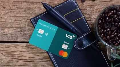 Người dùng hưởng ứng dòng thẻ tích hợp Online Plus 2in1 của VIB