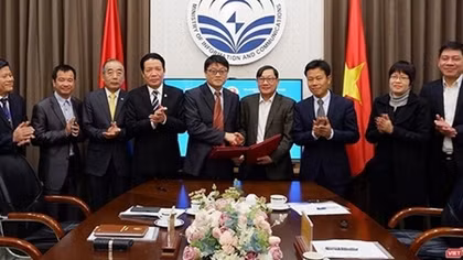 Bàn giao Cổng thông tin điện tử về liệt sĩ, mộ liệt sĩ cho Bộ LĐ-TB&XH