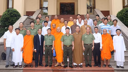 Thứ trưởng Bùi Văn Nam gặp mặt Đoàn đại biểu người có uy tín, chức sắc tôn giáo tỉnh Sóc Trăng