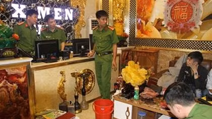 Nhìn từ những "động lắc" bị triệt phá: Những người trẻ tự hủy hoại tương lai
