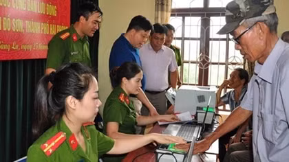 Xuống cơ sở cấp căn cước công dân
