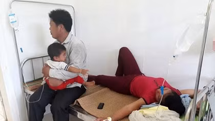  141 người nhập viện sau khi ăn cỗ cưới