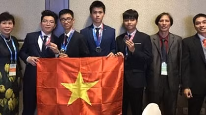 Việt Nam lần đầu giành HCV Olympic Vật lý thiên văn quốc tế