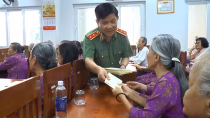 Thứ trưởng Nguyễn Văn Sơn thăm Trung tâm phụng dưỡng người có công cách mạng