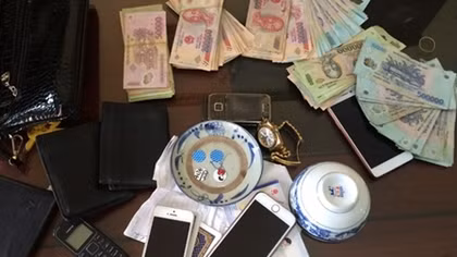 Ổ bạc trong vườn bưởi