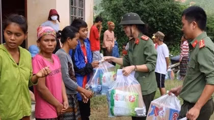 Tình đồng chí, nghĩa đồng bào trong tâm lũ