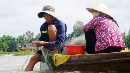 Người dân đầu nguồn… đón mùa lũ muộn
