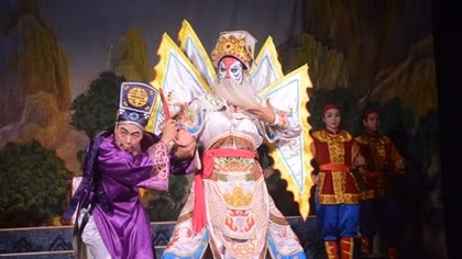 Sân khấu trầy trật tìm tiếng nói chung
