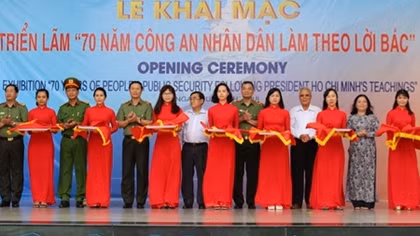 Khai mạc Triển lãm “70 năm Công an nhân dân làm theo lời Bác”