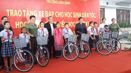 Đem xuân tới người dân nghèo vùng lũ