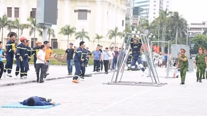 Sôi nổi hội thi nghiệp vụ chữa cháy và cứu nạn cứu hộ khu vực IV
