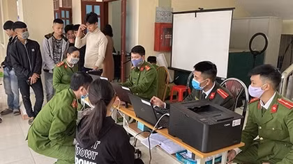 Lập tổ công tác lưu động, làm căn cước gắn chíp phục vụ nhân dân