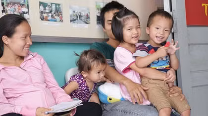 Vỡ òa niềm vui khi tìm thấy con gái 8 tuổi thất lạc
