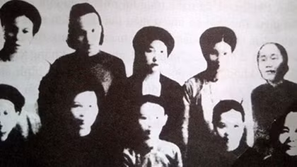 Phấn son tô điểm sơn hà