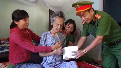 Nhiều việc làm thiết thực chăm sóc các Mẹ Việt Nam anh hùng, gia đình chính sách khó khăn