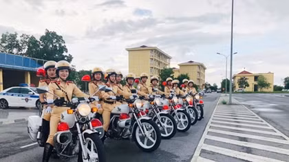 Nữ CSGT tập dẫn đoàn phục vụ Đại hội Đảng