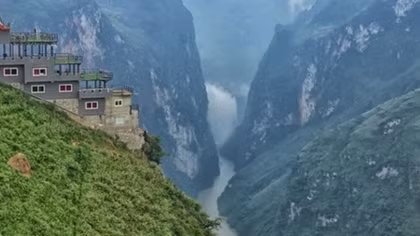 Đề nghị cải tạo công trình trái phép trên Mã Pì Lèng thành điểm dừng chân ngắm cảnh