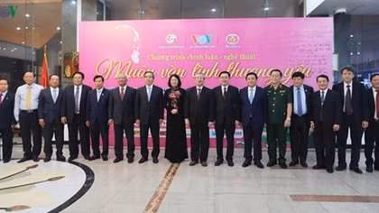 Xúc động chương trình chính luận - nghệ thuật “Muôn vàn tình thương yêu”