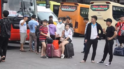 Vận tải khách núp bóng xe hợp đồng gây hỗn loạn