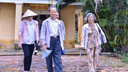 Đóa hồng bất khuất