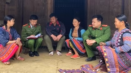 Giữ bình yên trên bản Hang Kia - Pà Cò