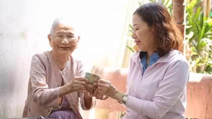 Mẹ Việt Nam Anh hùng, Anh hùng LLVTND chung tay chống dịch