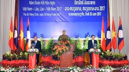 Hai Thủ tướng Việt Nam, Lào phát động Năm Đoàn kết hữu nghị 2017