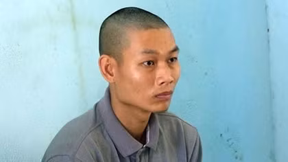 Dùng mắm tôm, vòng hoa "khủng bố" chủ doanh nghiệp