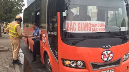 Hà Nội đang bất lực với xe khách trá hình
