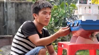 Ngư dân chế tạo thành công tàu vỏ thép mô hình