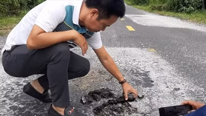 Hư hỏng, chắp vá chằng chịt trên Quốc lộ 14C đoạn qua tỉnh Kon Tum
